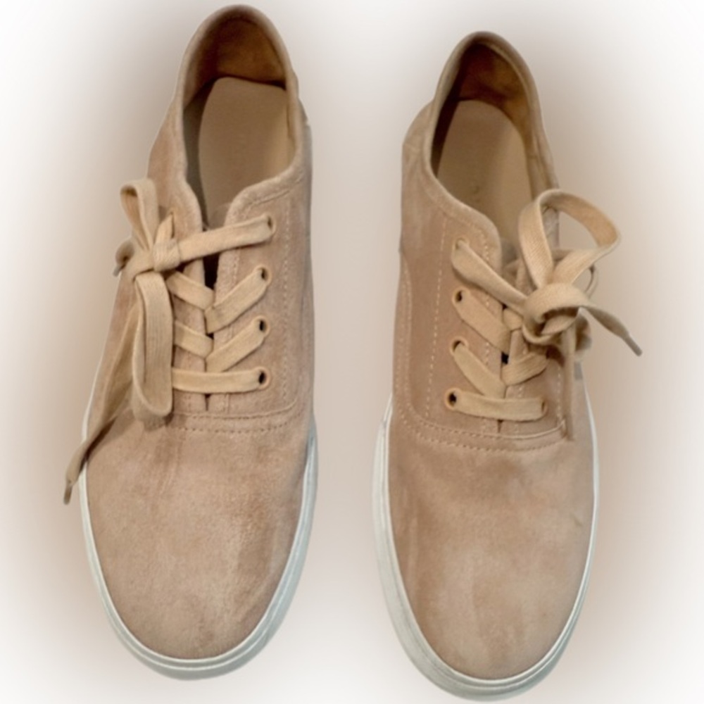 Vince Suede Low Top Sneakers 9.5 | Fall Neutral Casual Shoes